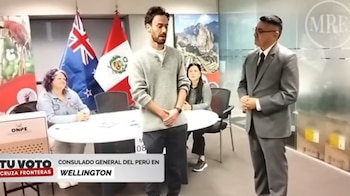 Os peruanos desafiam a distância e o clima para escolher o exterior: a vida é assim. Preso: Ministro das Relações Exteriores do Peru.