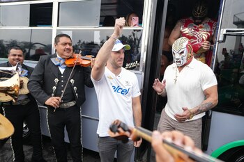 El piloto mexicano fue recibido