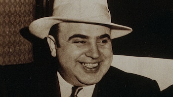 Al Capone estuvo involucrado en el contrabando y la venta de alcohol ilegal, el juego y la prostitución, entre otros delitos. (Créditos: Netflix)