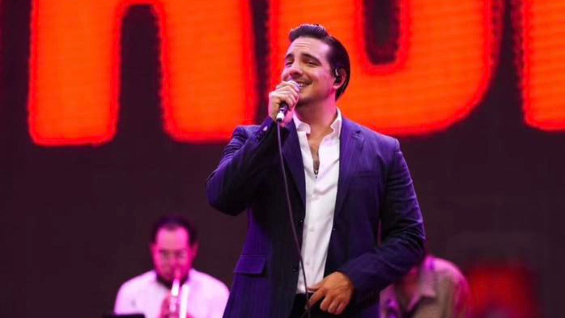 Vadhir Derbez es el compositor de la nueva canción de Álex Fernández.(Captura de pantalla @vadhird)