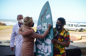 Al finalizar el acto, Fabiola