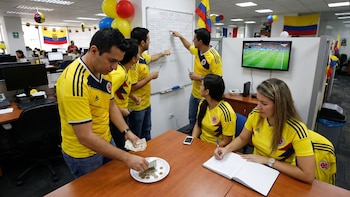 Qué dice la ley sobre hacer una ‘polla’ del Mundial en la oficina: podría ser un delito