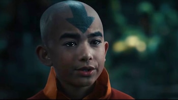 El elenco también está compuesto por Paul Sun-Hyung Lee como el General Iroh y Ken Leung en el papel del Comandante Zhao. (Créditos: Netflix)