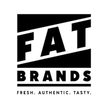 Logotipo en blanco y negro con el texto FAT BRANDS en letras mayúsculas y el lema FRESH AUTHENTIC TASTY en la parte inferior