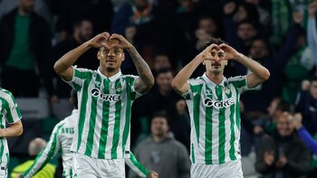 Johnny Cardoso adelanta en la