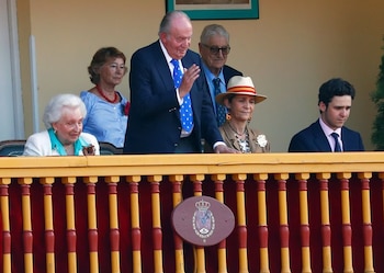 El rey Juan Carlos asiste a una corrida de toros en la plaza de toros de Aranjuez (REUTERS/Juan Medina)