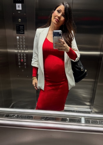 La famosa reveló tierna fotografías de su proceso - crédito María Lara / Instagram