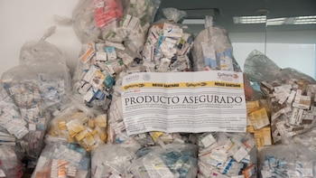 La dependencia federal identificó anomalías en Saizen, Bedoyecta, Buscapina Compositum y Granulox, cuyos lotes presentan fechas alteradas, falta de registros o incumplimientos de esterilidad, según los documentos difundidos por esa autoridad