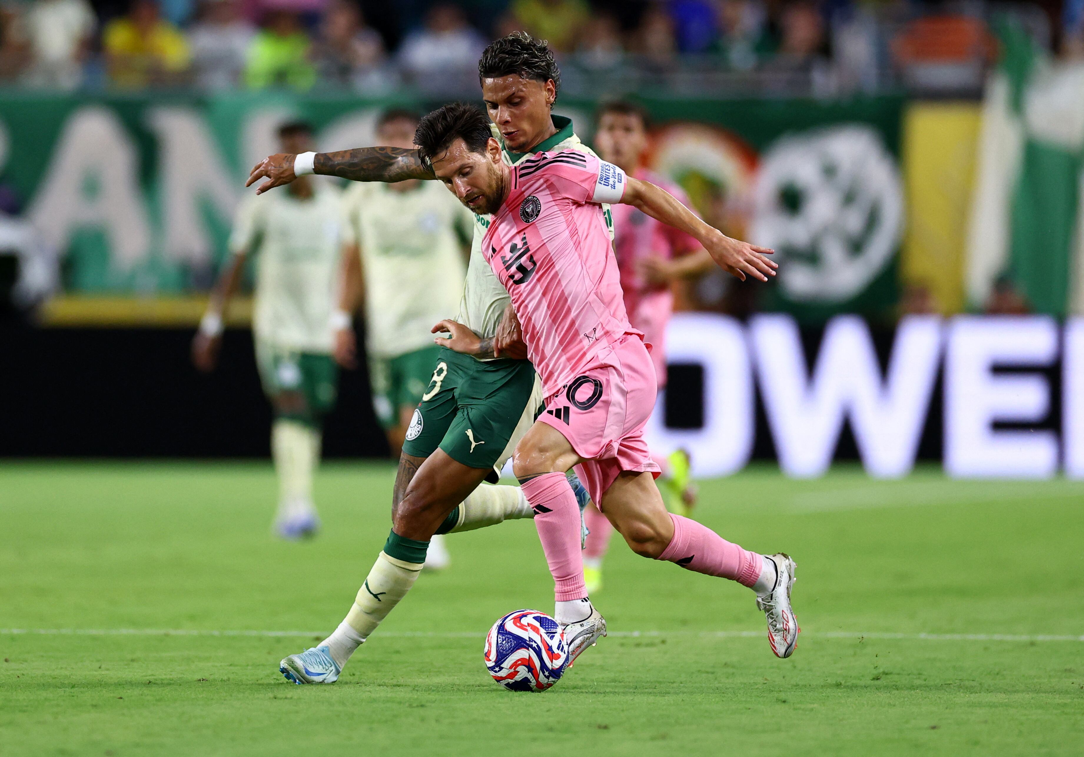 Richard Ríos enfrentó a Lionel Messi en el duelo de la fecha 3 del Mundial de Clubes - crédito REUTERS/Hannah Mckay