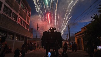 Guatemaltecos queman "al diablo y