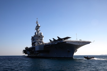 El portaaviones francés Charles de Gaulle (EFE/EPA/COSTAS BALTAS)