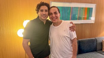 Cristian Castro interrumpió su concierto en Las Vegas para dedicarle una canción a Memo Ochoa,