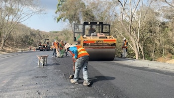 Programa MegaBachetón 2026: reparan más de 56 mil baches en carreteras federales