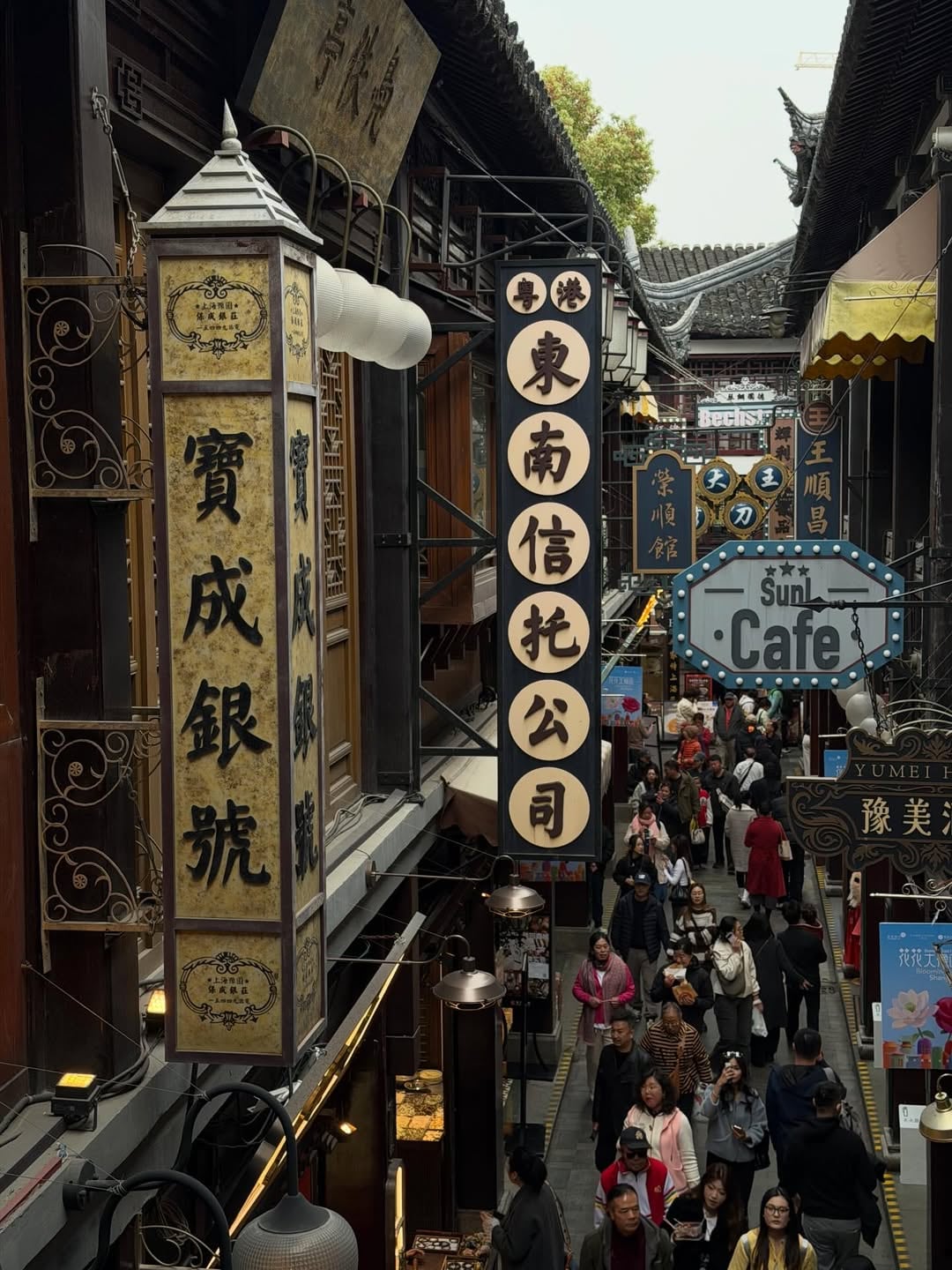 Wanda Nara se sumerge en la cultura de Shanghái, explorando sus bulliciosas calles y arquitectura tradicional durante sus vacaciones.