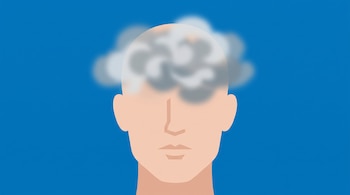 Ilustración plana de una cabeza de color piel con una nube gris difuminada en la parte superior, sobre un fondo azul liso.