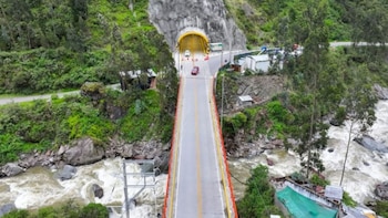 El túnel incorpora un centro