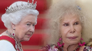 La duquesa de Alba y la reina Isabel II, dos mujeres centenarias y poderosas con trayectorias vitales muy similares y un pasado en común