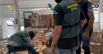 Una organización criminal dedicada a introducir hachís desde Melilla a la península ha sido desarticulada por la Guardia Civil, Vigilancia Aduanera y la Policía Nacional.