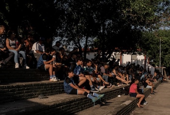 Familias, amigos y aficionados ven