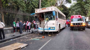 Autobús de peregrinos choca en