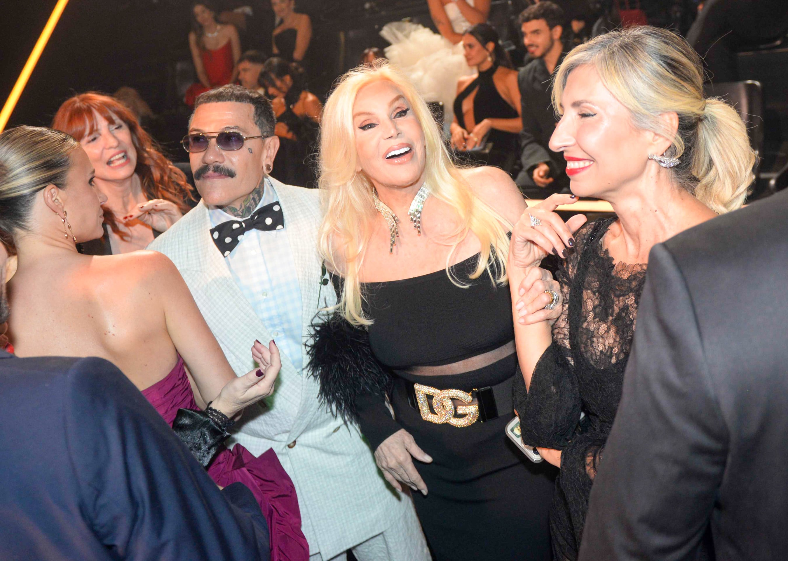 Susana junto a Adrián Appiolaza, el argentino que es director creativo de Moschino y el encargado de darle la estatuilla (RS Fotos)