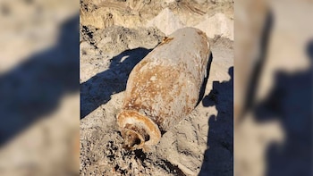 Trabajadores descubren una bomba de