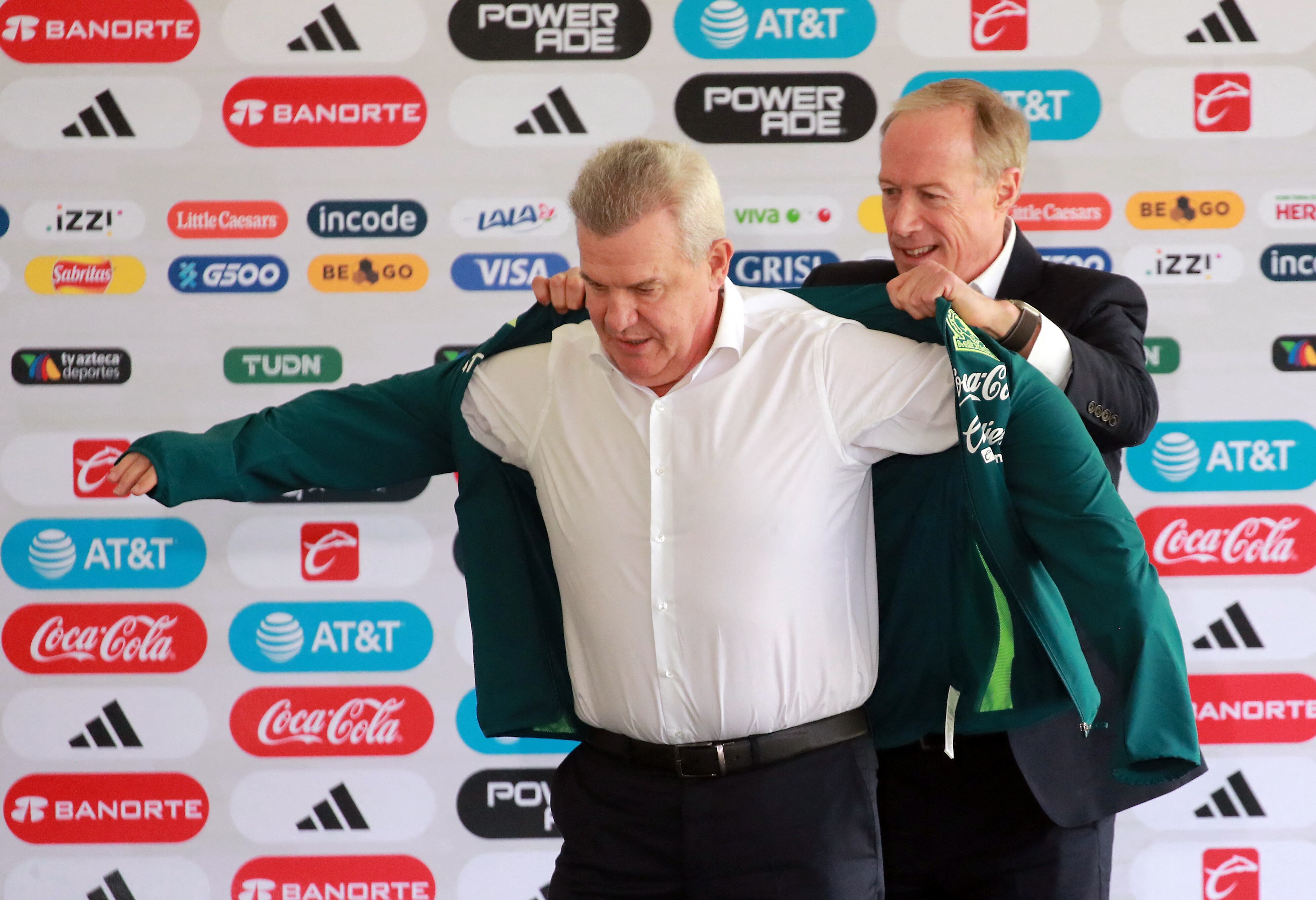 El presidente ejecutivo de la Federación Mexicana de Futbol, Ivar Sisniega, respaldó el proceso de Javier Aguirre, destacando que este periodo fue para probar jugadores y medirse ante rivales de prestigio. REUTERS/Henry Romero