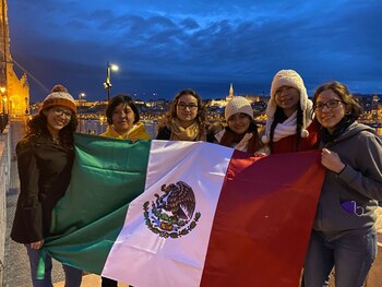 Ana Llanes y Cynthia López