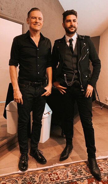 Maxi Pardo junto a Bryan Adams. El cantante abrió el show del músico canadiense en el Luna Park