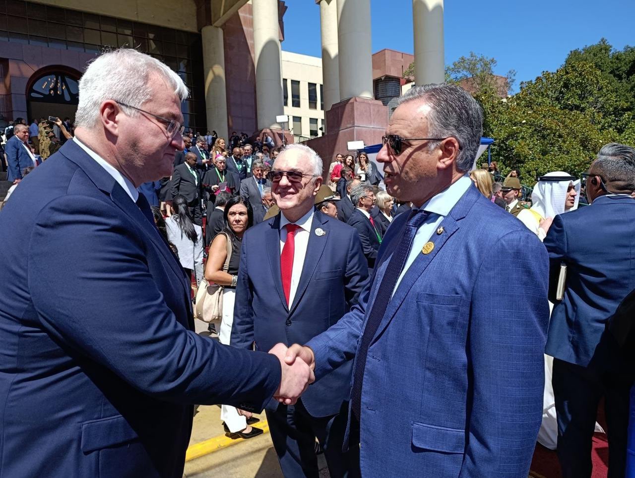 El canciller ucraniano, Andrii Sybiha, su par uruguayo, Mario Lubetkin, y el preside te de Uruguay, Yamandú Orsi (@andrii_sybiha)