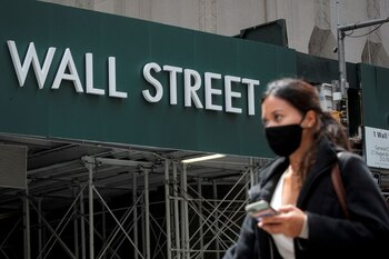 FILE PHOTO: A Wall St.