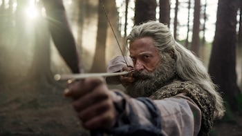 ‘La muerte de Robin Hood’: Hugh Jackman da vida al icónico arquero en una adaptación desmitificadora tan violenta como tediosa