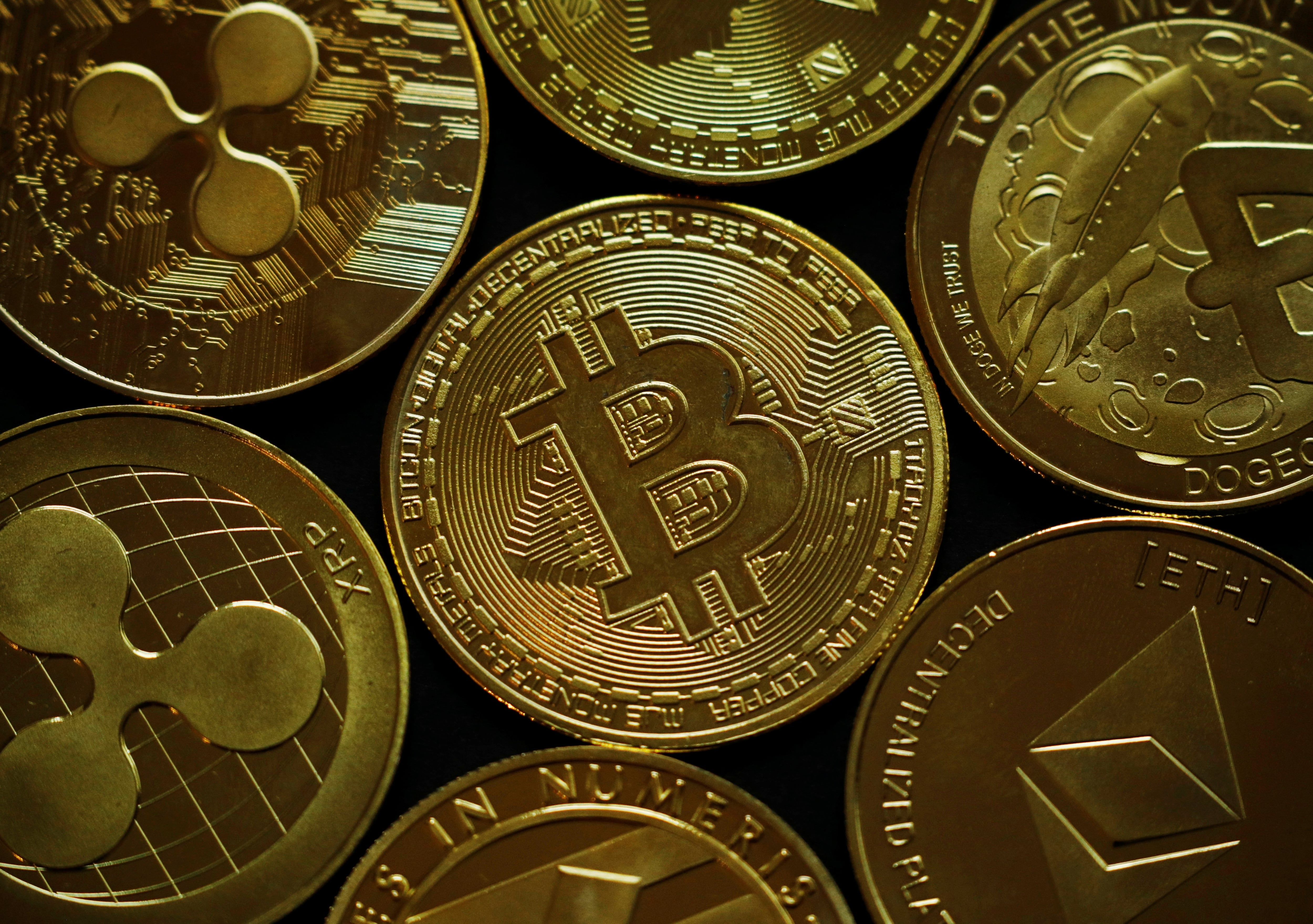 Representaciones de bitcoins. (REUTERS/Edgar Su)
