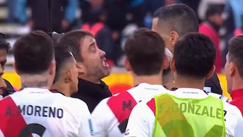 La furia de Coudet contra Falcón Pérez luego de la final que River Plate perdió ante Belgrano: su actitud en la entrega de medallas