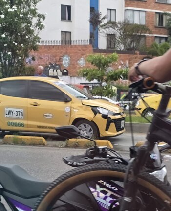 Taxi involucrado en el accidente