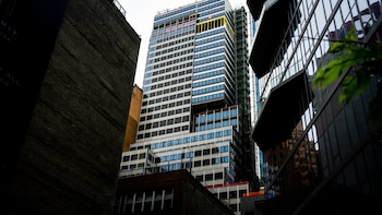 ¿Cómo un rascacielos en el corazón de Manhattan pudo quedar tan cerca del colapso?