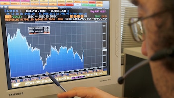 La inteligencia artificial no sirve para invertir: presenta “fallos, errores y alucinaciones”, advierte la CNMV