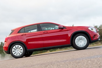 ARCHIVO - La partida acelerando