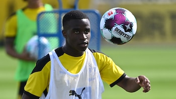 Moukoko podría jugar este sábado