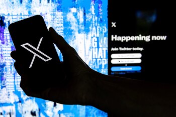 Imagen ilustrativa del logo de X. (EFE/EPA/ETIENNE LAURENT)