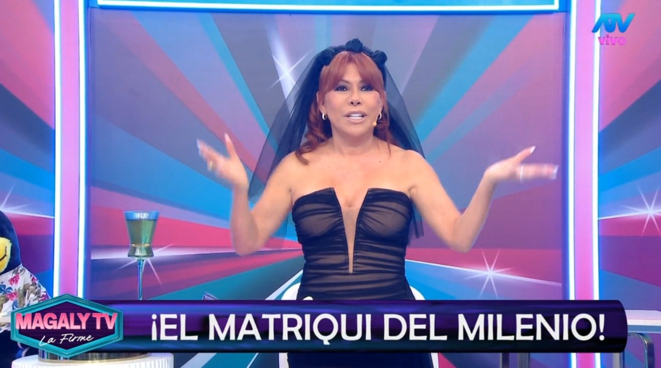 Melanie Martínez y la chica del ‘auto rana’ aparecen de negro en pleno programa sobre la boda de Christian Domínguez. Captura: Magaly TV La Firme.
