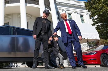 Donald Trump, acompañado de Elon