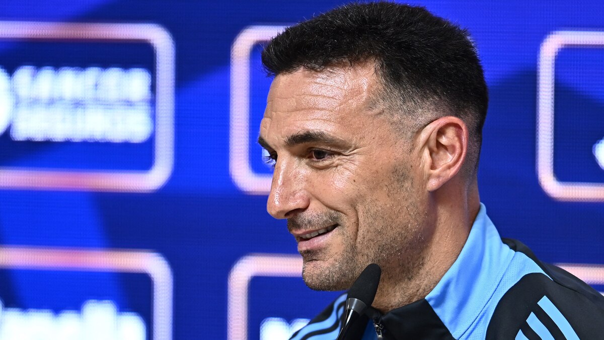 Lionel Scaloni posó con una camiseta del ascenso y causó furor en las redes: el gesto que sorprendió a dos fanáticos