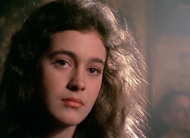 Sean Young fue despedida tras cuestionar a Oliver Stone por sus diálogos. (Captura de video).