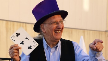 Muere Juan Tamariz, el eterno maestro de la magia
