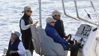 Juan Carlos I abandona Sanxenxo (Pontevedra) tras pasar cinco días y recibir la visita de la infanta Elena