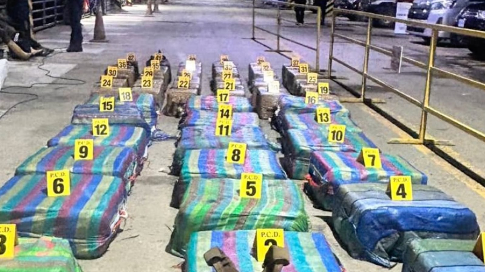 Costa Rica decomisó 1.175 kilogramos de cocaína durante una operación marítima desarrollada en el Pacífico Sur, con la participación de varios cuerpos policiales y el apoyo de la DEA. Crédito: MSP