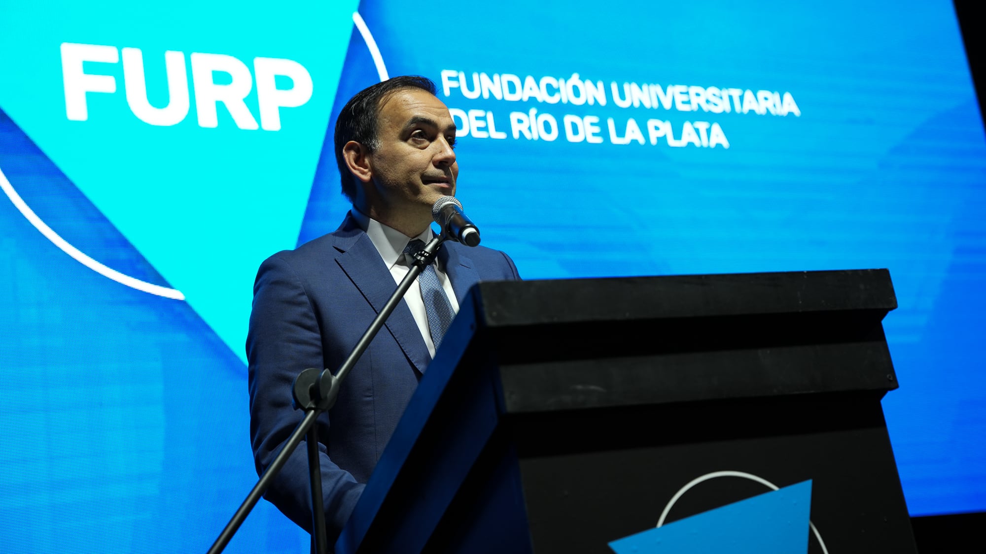 Francisco Quintana, presidente de la FURP, durante su discurso. Luego de su primera edición en 2025, este evento se convirtió en un punto de encuentro entre el círculo rojo, las nuevas generaciones y toda la comunidad furpiana: un espacio para fortalecer vínculos y seguir fomentando el diálogo y el intercambio