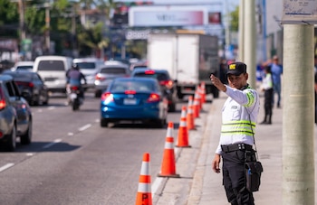 El operativo del VMT incluyó el cierre total de varias calles y circulación controlada en vías estratégicas para resguardar la seguridad y la fluidez del tránsito en San Salvador. (Cortesía: Viceministerio de Transporte)
