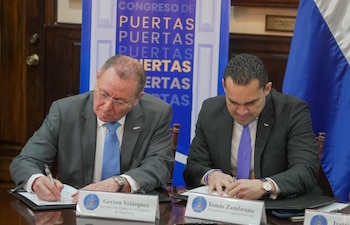 Más de 250 camionetas ejecutivas